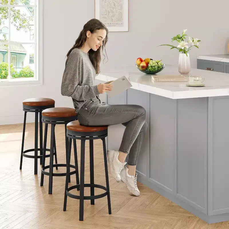 Tabourets de bar pivotants sans dossier avec repose-pieds et revêtement en similicuir
