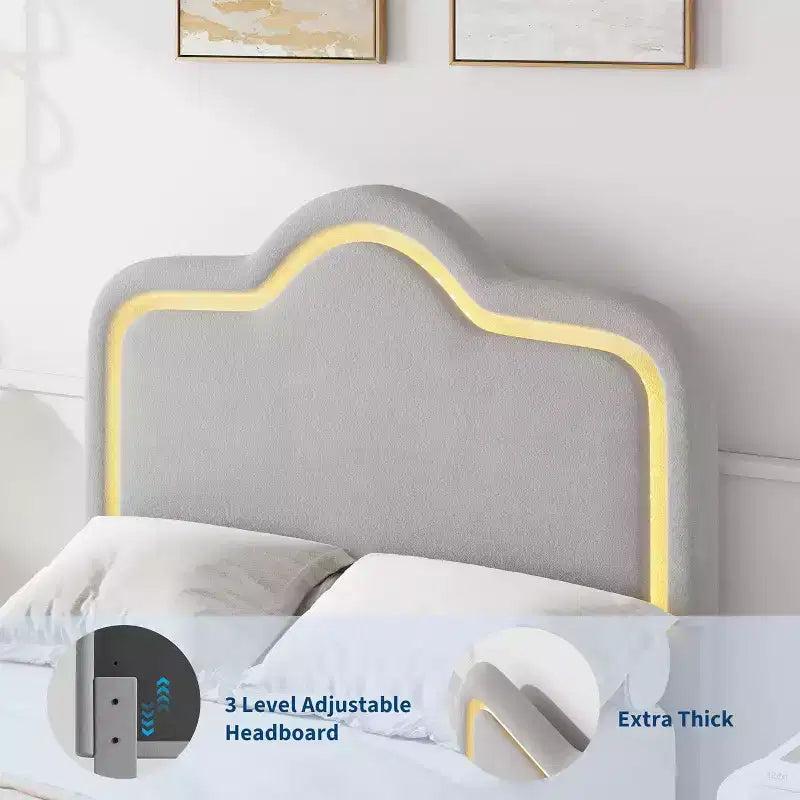 Lit plateforme princesse rembourré en velours avec tête et pied de lit encadrés