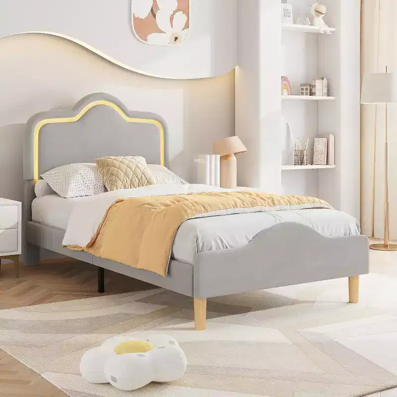 Lit plateforme princesse rembourré en velours avec tête et pied de lit encadrés