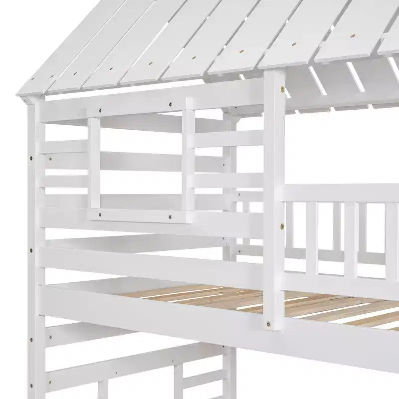 Lit superposé avec lit gigogne et escalier de rangement avec toboggan, toit et fenêtre